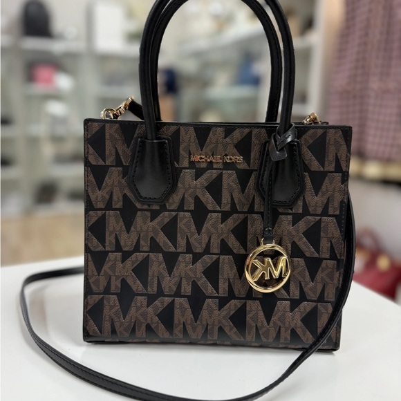 Michael Kors Mercer Monogram Bag - Picture 2 of 6